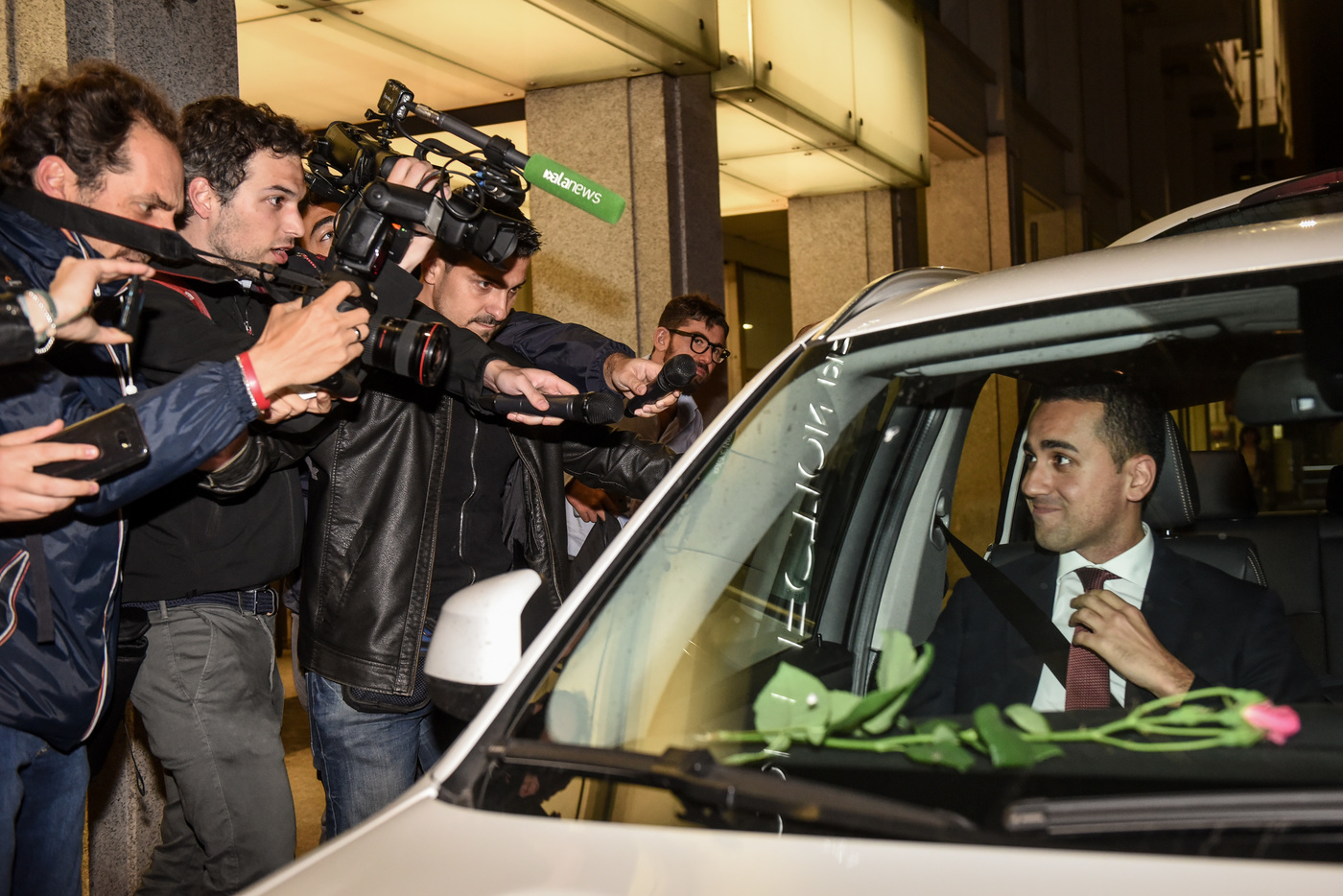 Manovra, c’è intesa governo: ecotassa solo auto extra lusso. Reddito cittadinanza ‘invariato’ ma costa meno