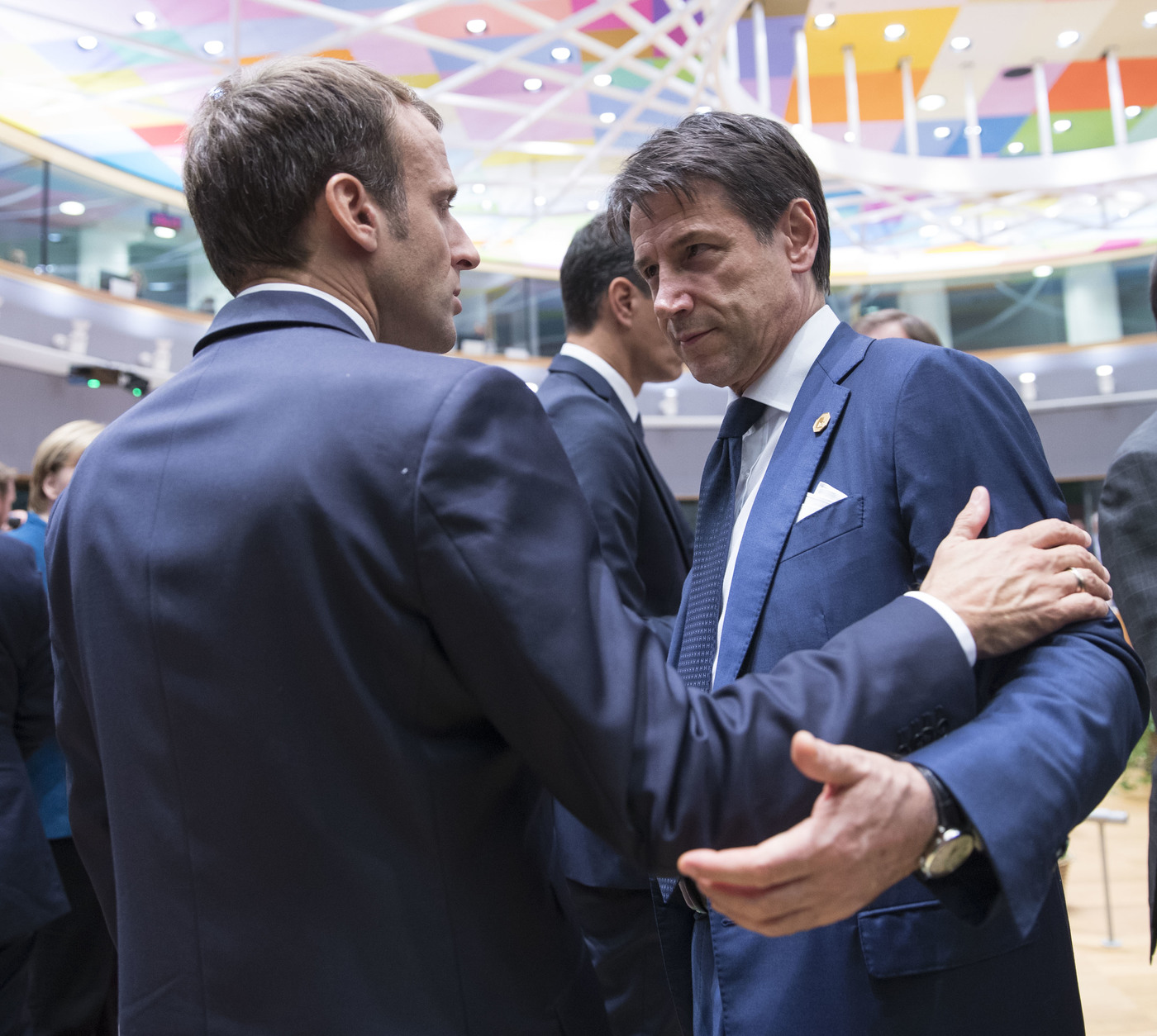 Roma-Parigi: tensioni mai così alte dal 1940. Ma già casi Mediaset, Parmalat, Tim raccontavano il trauma italiano del dominio francese