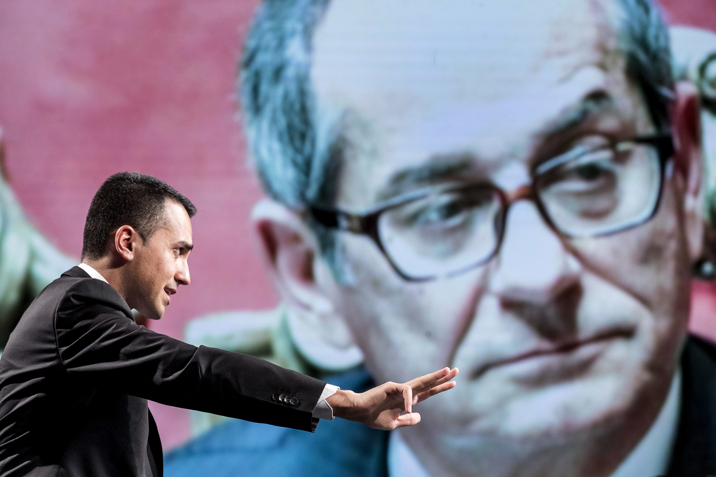 Deficit-Pil, Di Maio cita 2,8% Francia, Tria cede? SocGen: attenti a soglia pericolo per downgrade Moody’s