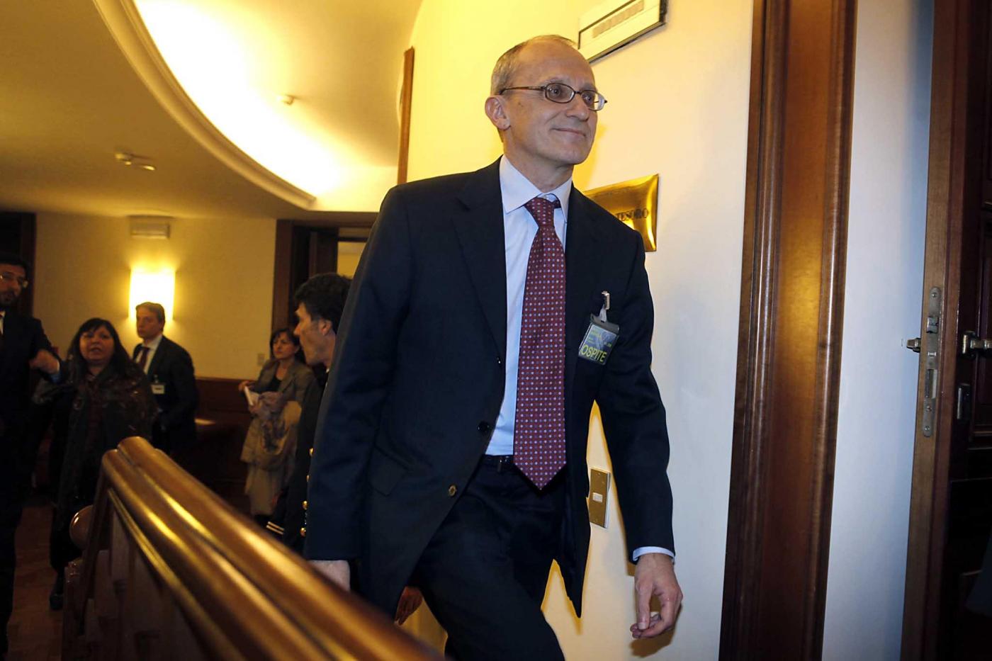 Enria alle banche: spazio per dividendi straordinari in futuro se recessione sarà più mite