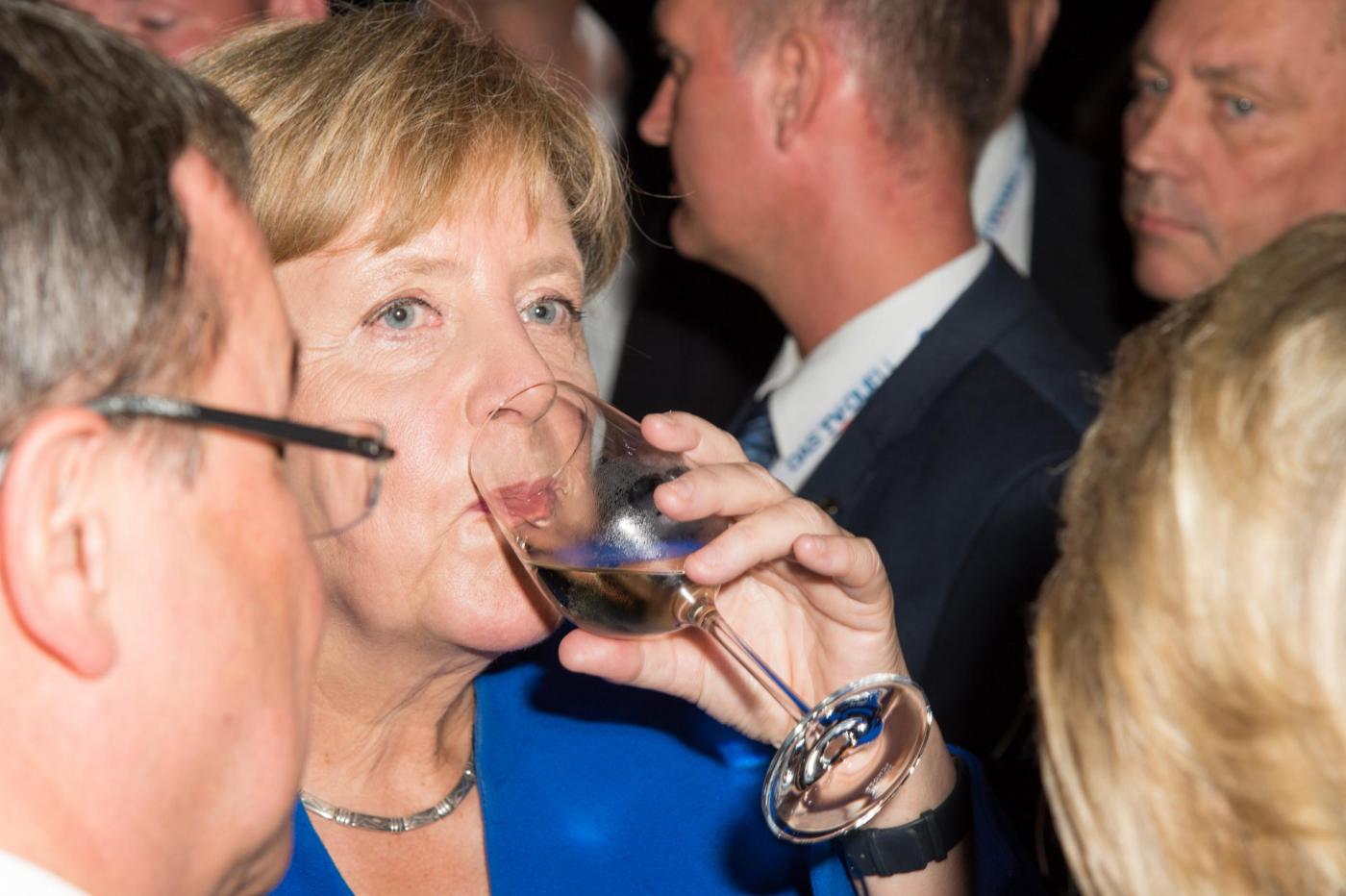 Da Consiglio Ue debole sì a Recovery Fund anti COVID, con Nein Merkel a eurobond (e non solo)