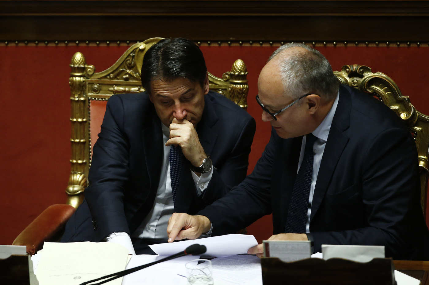 Gualtieri ammette: Pil -6% ‘realistico’. Ma no Mes. Catalfo: reddito emergenza in decreto aprile