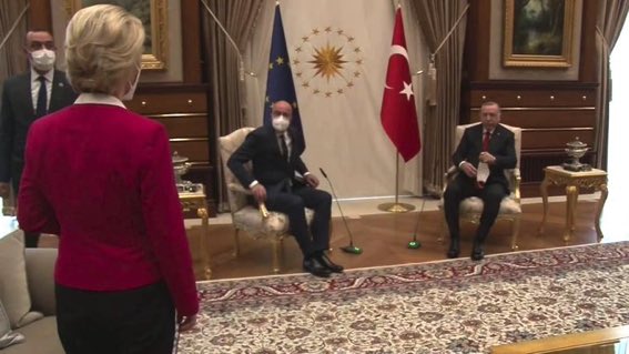 Sofagate, Draghi chiama Erdogan ‘dittatore’. Turchia furiosa convoca ambasciatore italiano. E Juncker sdrammatizza umiliazione von der Leyen