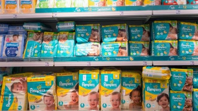 Supermercati Francia, atto secondo: dopo risse Nutella si scatena l’inferno per i Pampers. E Parigi dice basta