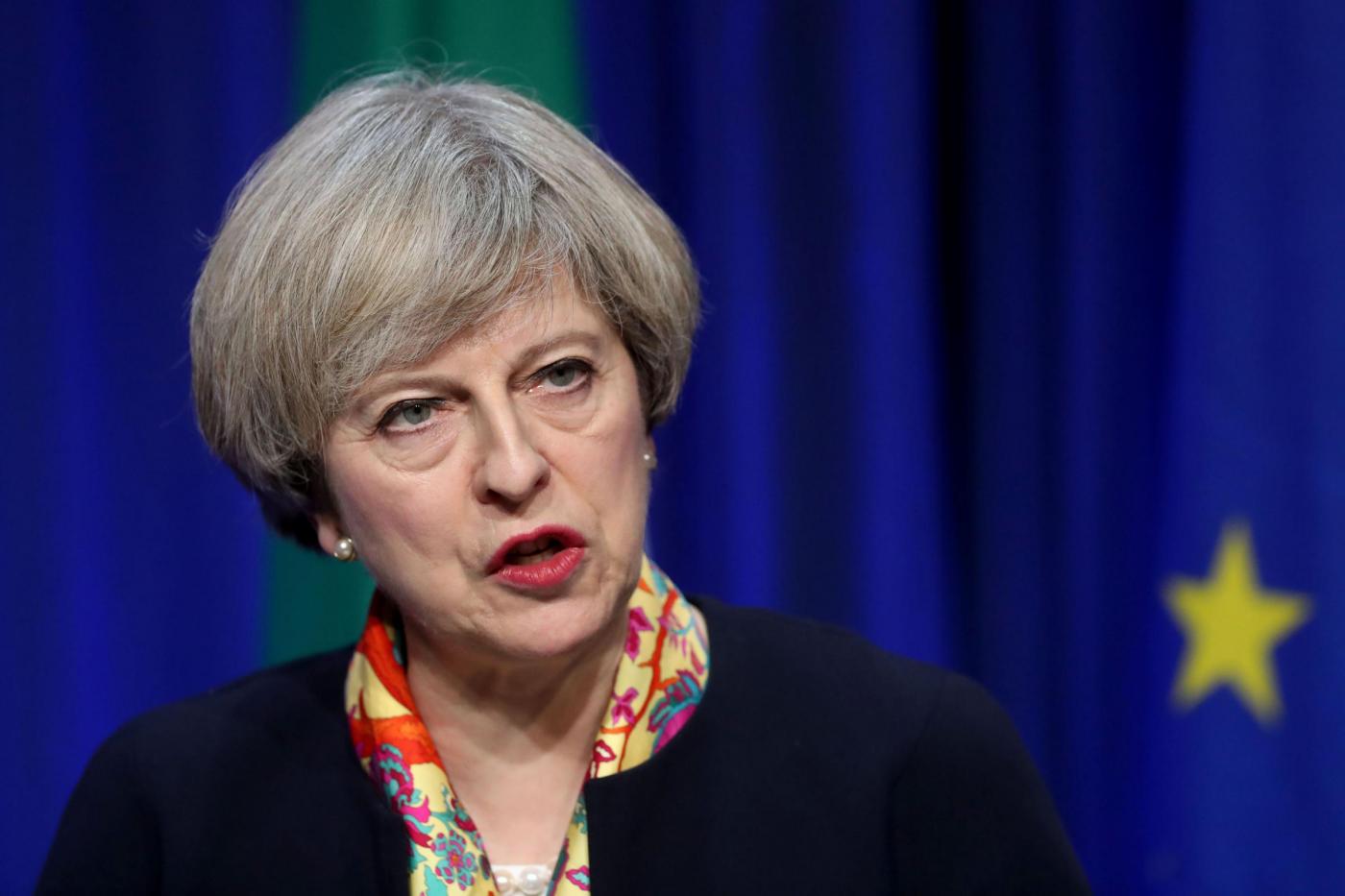 May sopravvive a mozione sfiducia, Corbyn parla di ‘governo zombie’. E più di 170 imprenditori premono per secondo referendum
