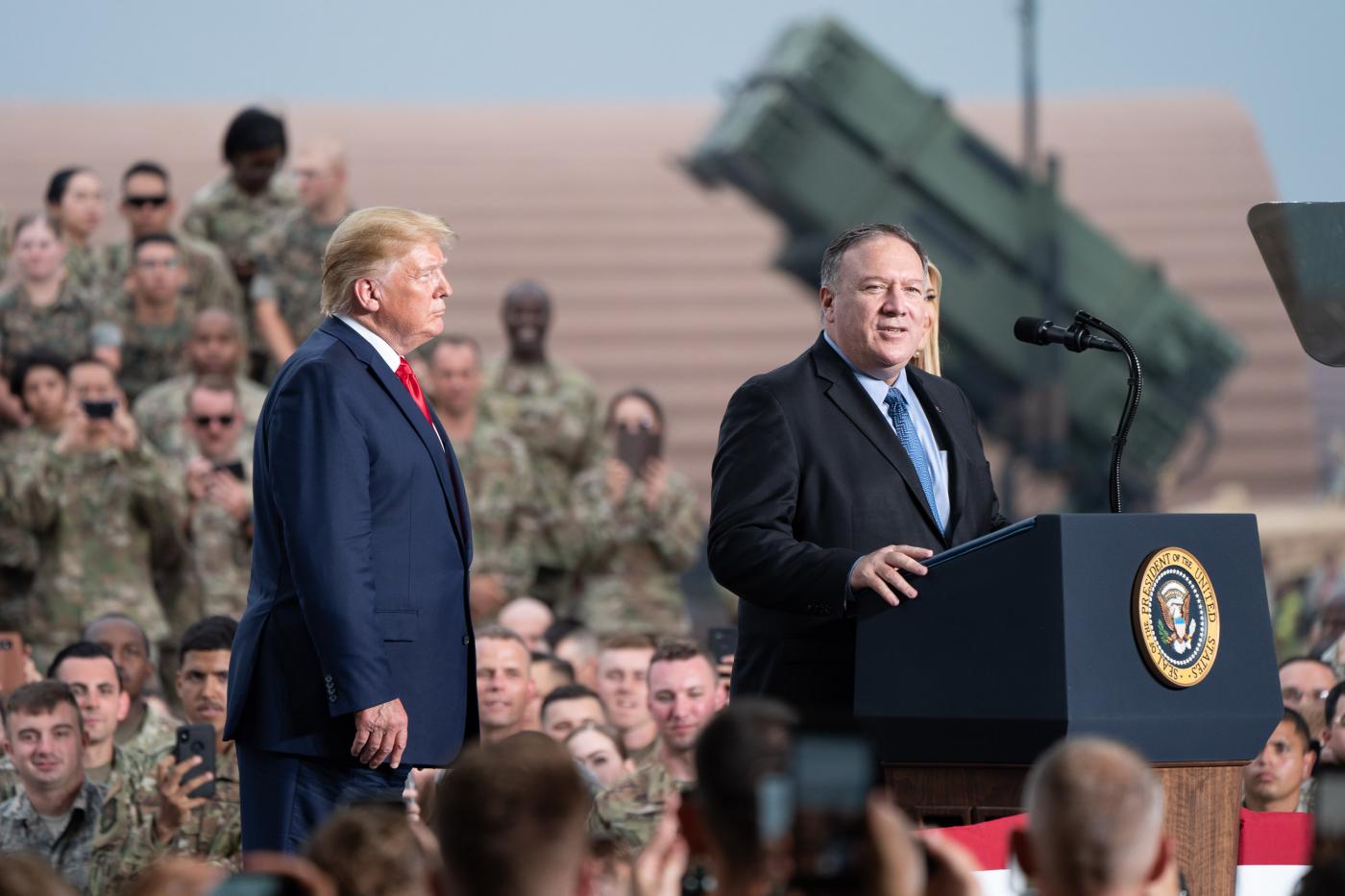 Usa-Cina, scontro passa dai dazi ai consolati. Pompeo: mondo libero trionfi su nuova tirannia Pechino