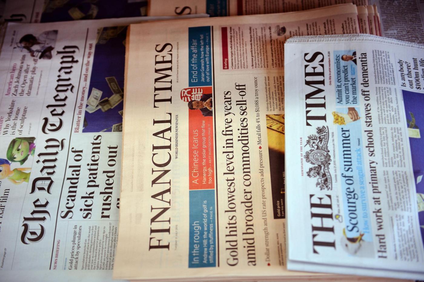 Financial Times, AD John Ridding cede a proteste: restituirà un quarto del suo stipendio