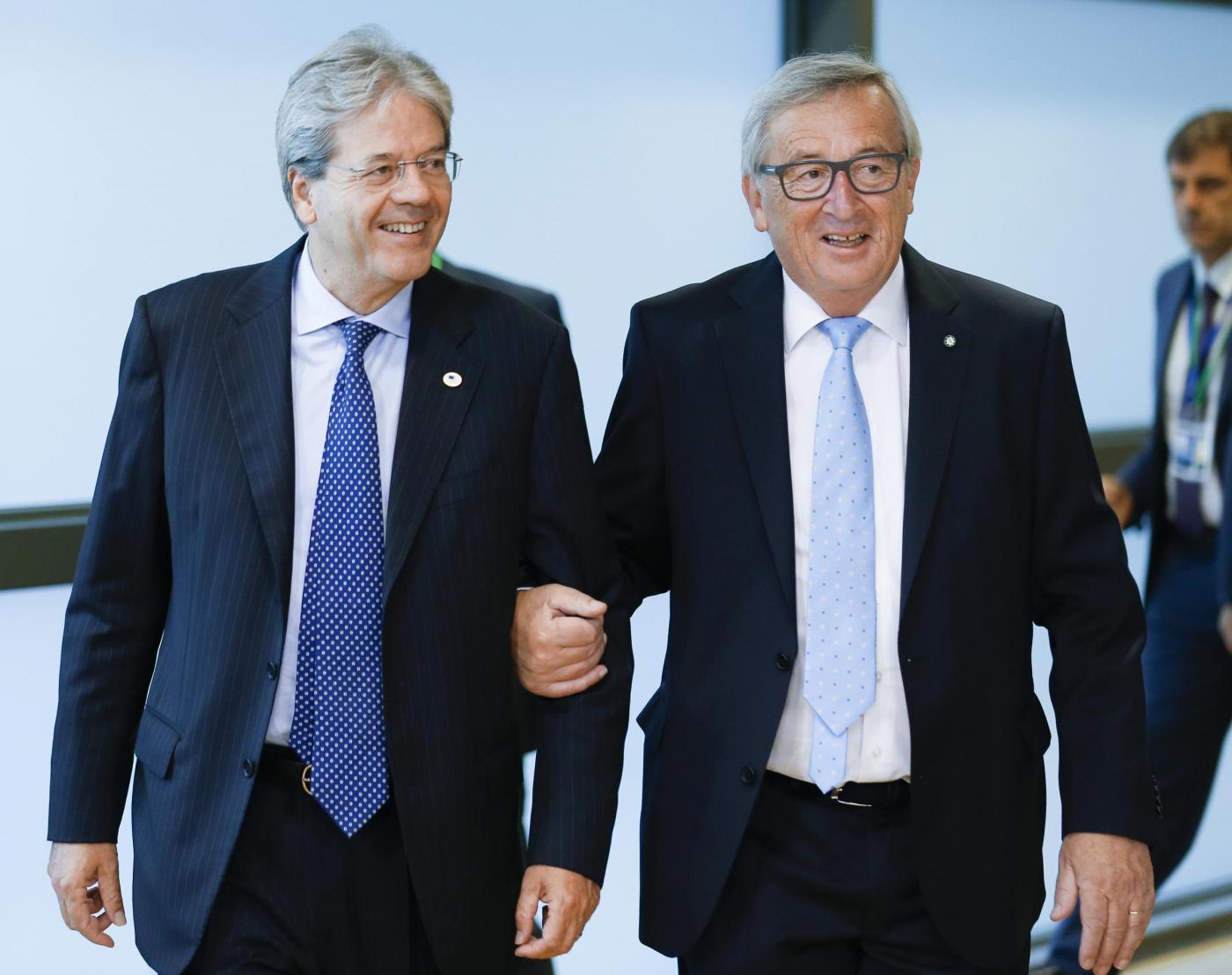 Elezioni: Juncker paventa scenario peggiore, infiamma lo spread e l’arena politica italiana