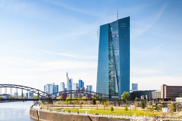 Bce potenzia QE di 120 miliardi e non tocca i tassi, non si placa la tempesta sui mercati