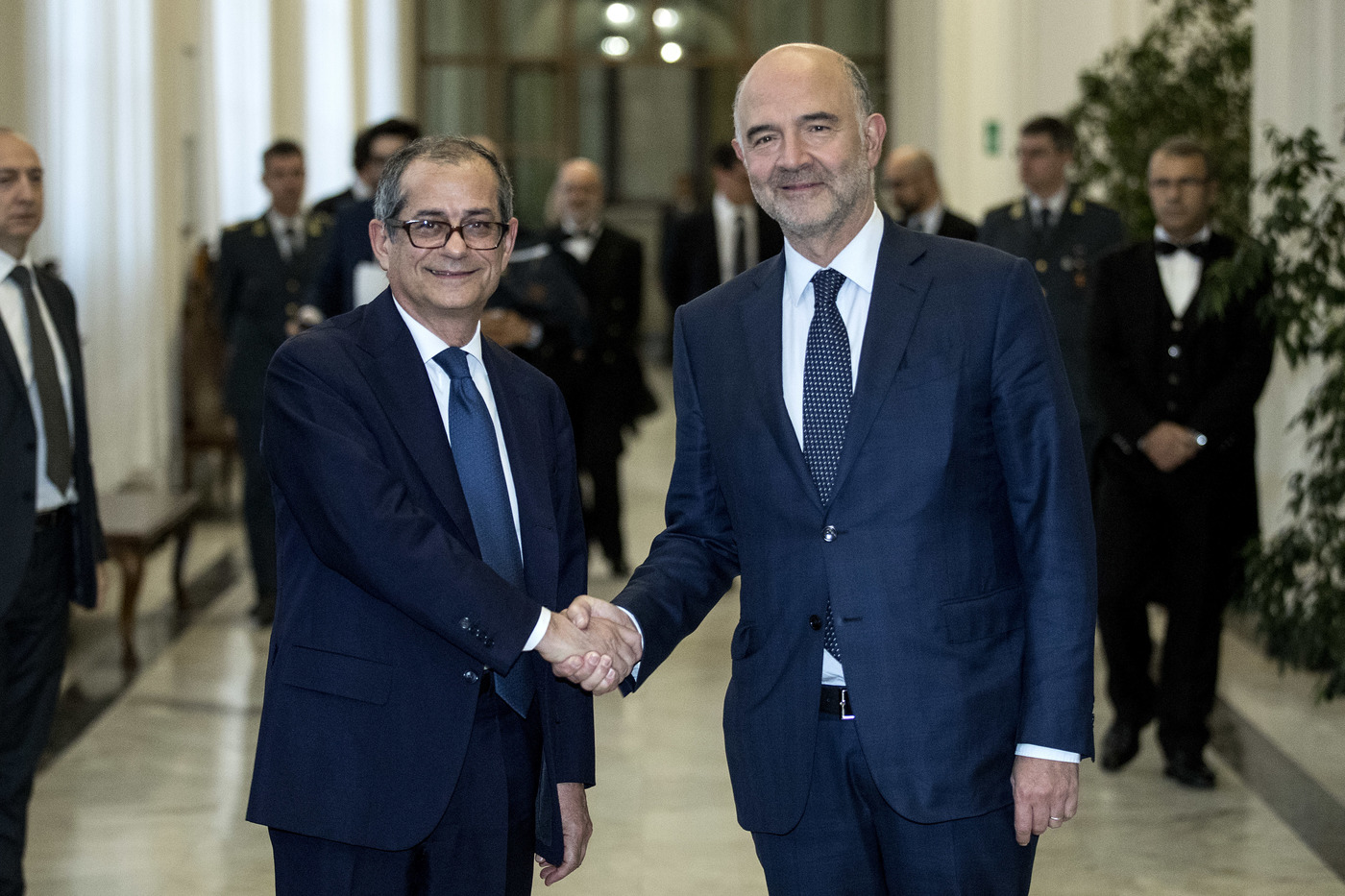Manovra: rumor su rinvio pensioni di cittadinanza. Intanto Moscovici: ‘buone speranze su accordo, lavoro ventre a terra’