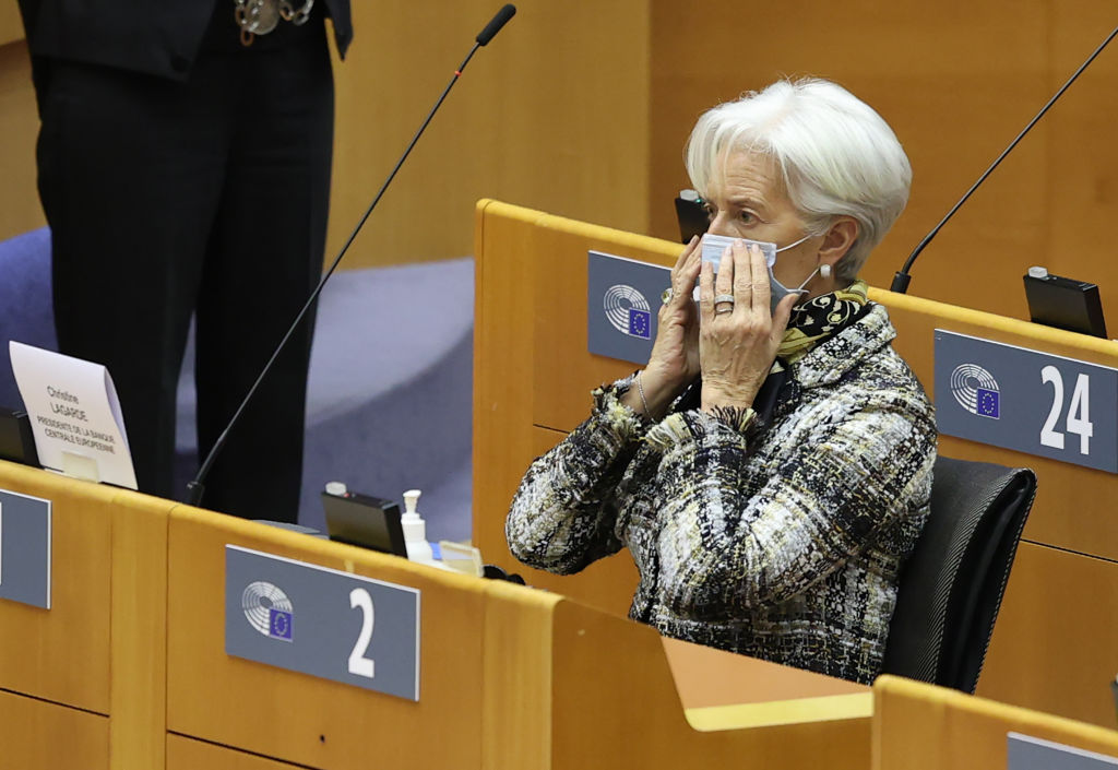 Bce, Lagarde rassicura su PEPP: economia euro su due stampelle, ancora tanto tempo prima di attraversare ponte pandemia