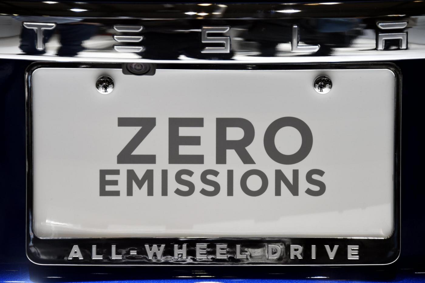 Emissioni auto, FT: acquistando i crediti green da Tesla, Fca eviterà maxi multe