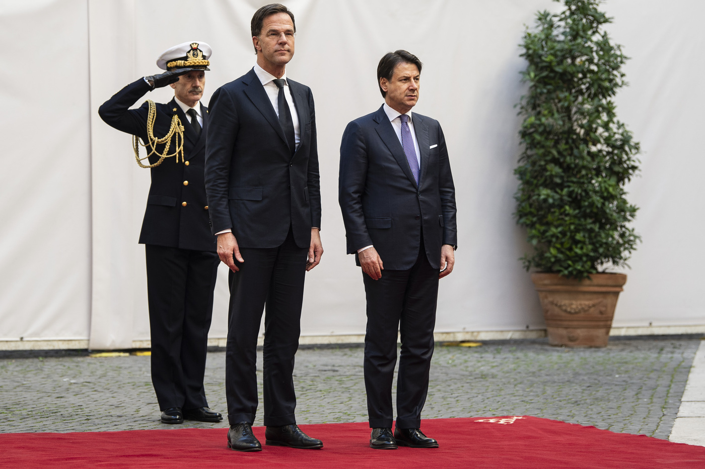 Recovery Fund, schiaffo del premier olandese Rutte a Conte: ‘solo prestiti, prossima volta Italia faccia da sola’