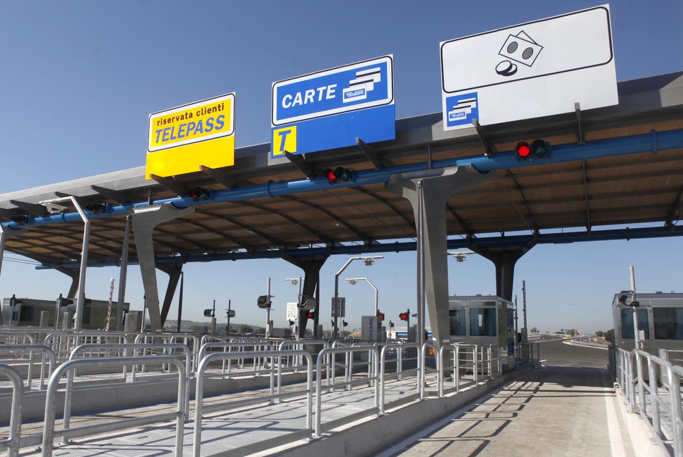 Ponte Genova e Atlantia: M5S insiste nel chiedere testa Benetton. Colpo ad Autostrade da Consulta