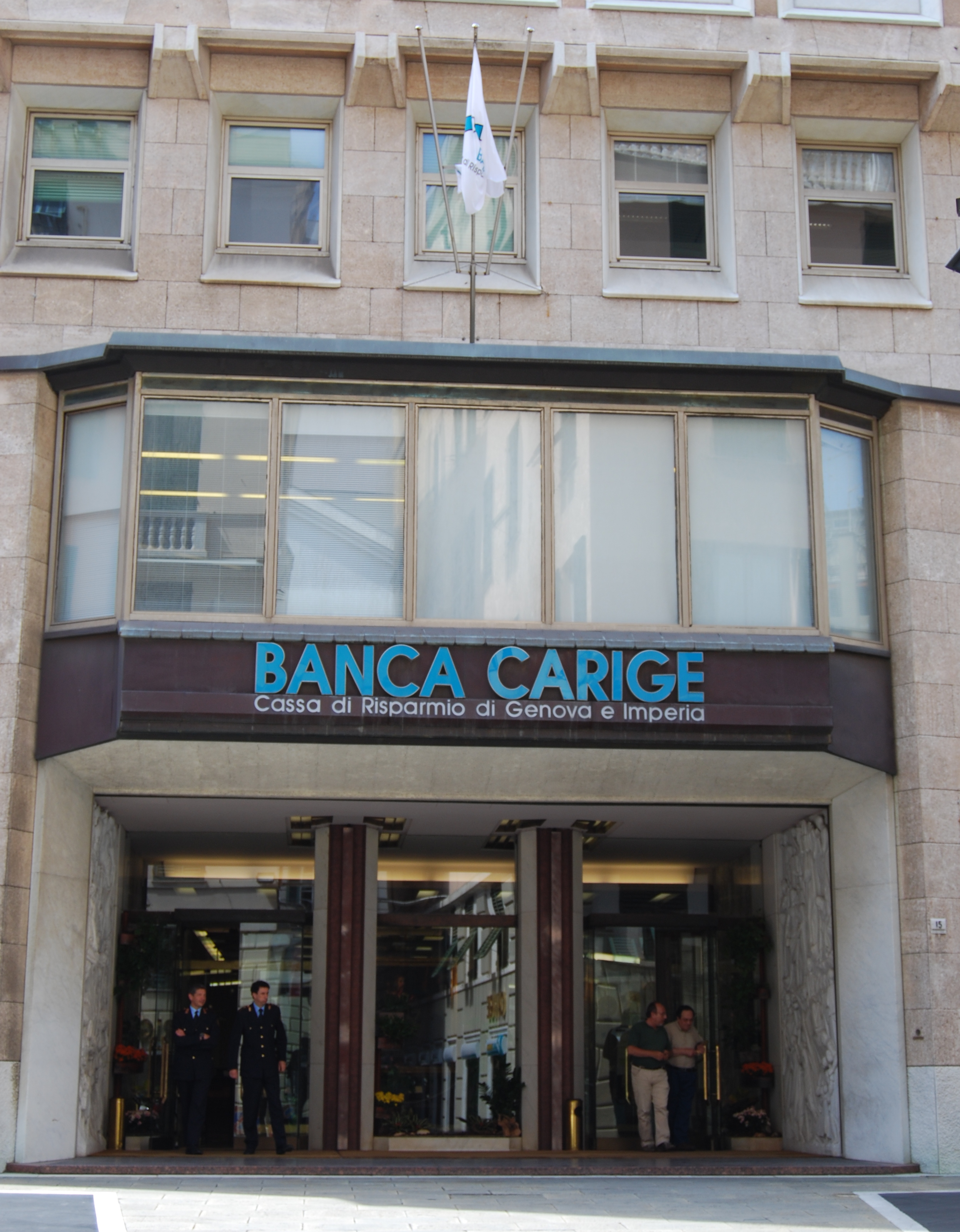 Carige, di nuovo l’altra Mps italiana? Tra Fitd e Ccb è quasi rottura, verso piano B M&A. E si fa il nome di UniCredit