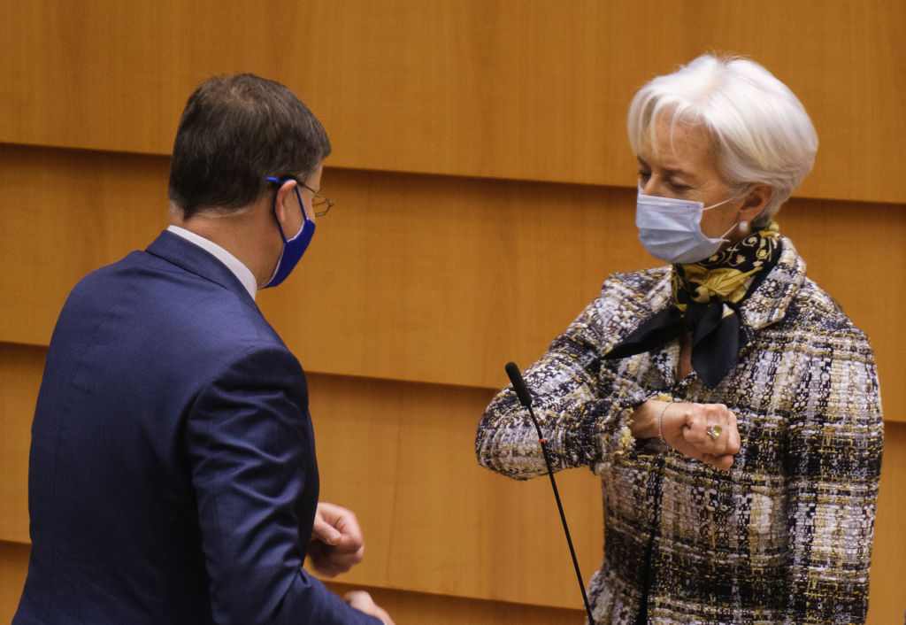 La Bce non abbassa la guardia contro la pandemia. Lagarde ricarica bazooka PEPP per blindare BTP & Co