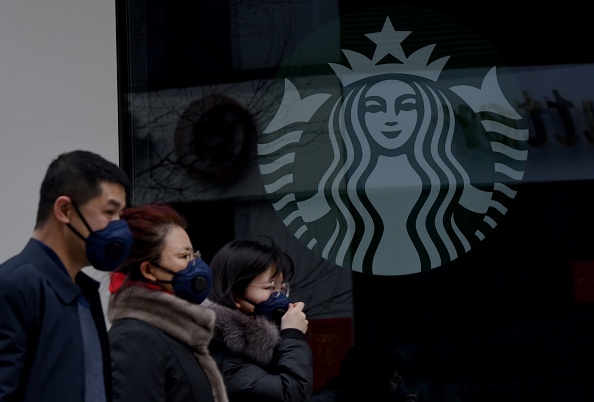 Coronavirus, McDonald’s chiude ristoranti a Wuhan e altre città. Stop Starbucks a 2000 caffetterie Cina