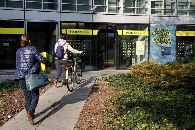 Rilancio di buoni postali e libretti di risparmio, il piano di Poste Italiane con la sponda di Cdp