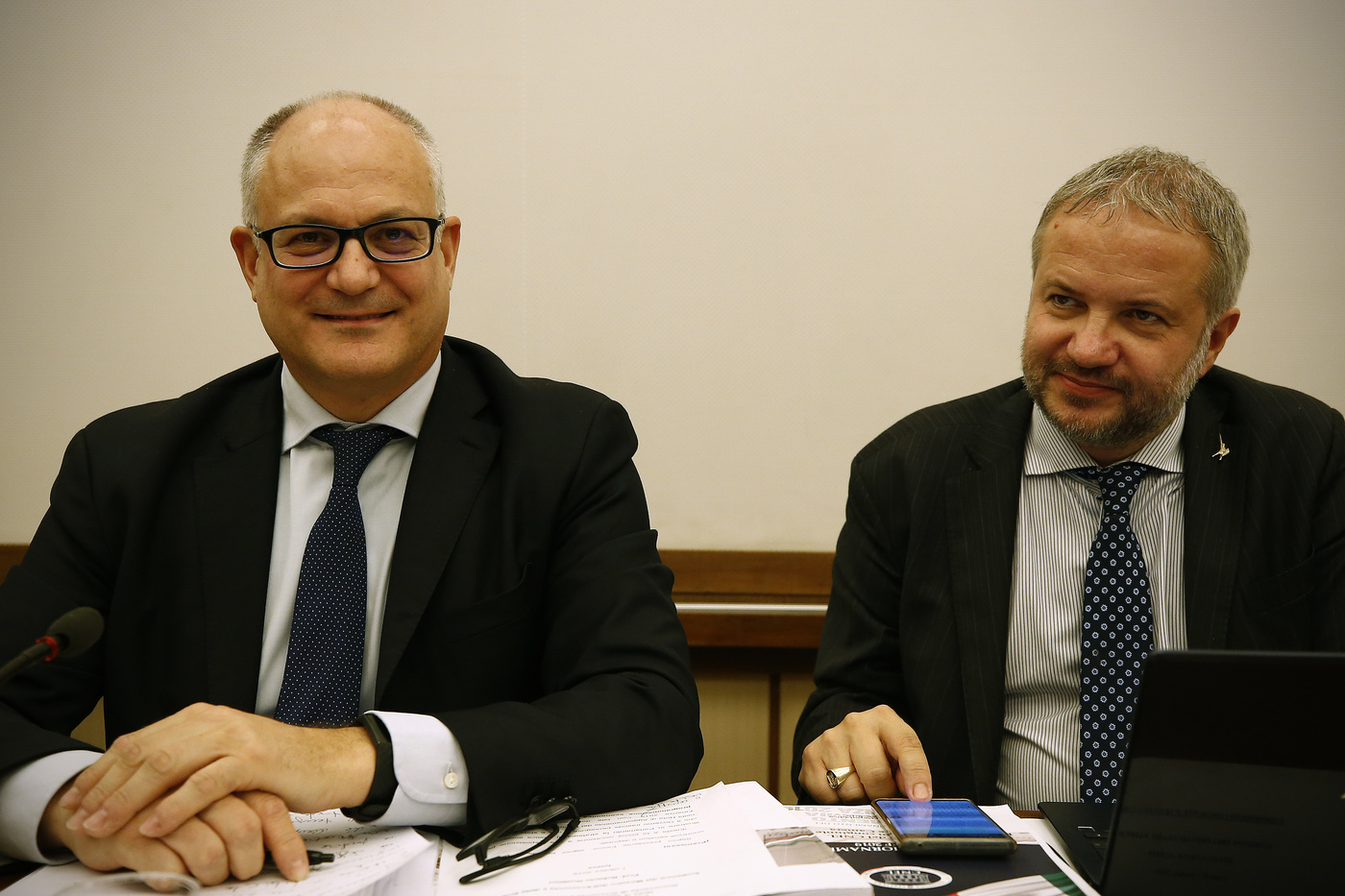 Fondo Salva-stati, Gualtieri spiega al Senato la riforma Mes. Da Twitter Borghi lo smentisce su tutto