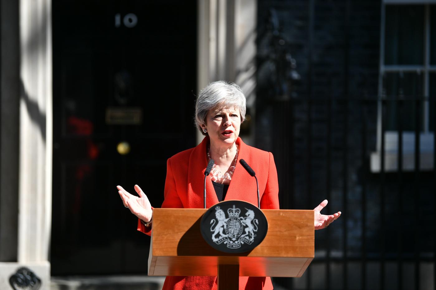 Fine dei giochi per Theresa May. La premier che ha fallito la missione Brexit scoppia in lacrime