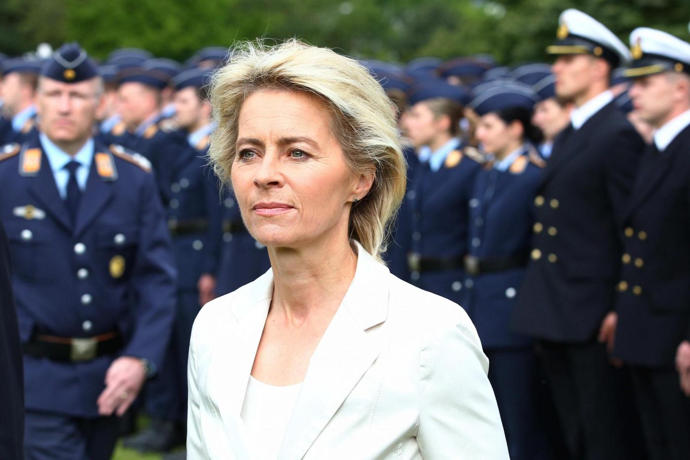 Ursula Von der Leyen prima donna a guidare Commissione Ue. Decisivi voti M5S, Lega furiosa