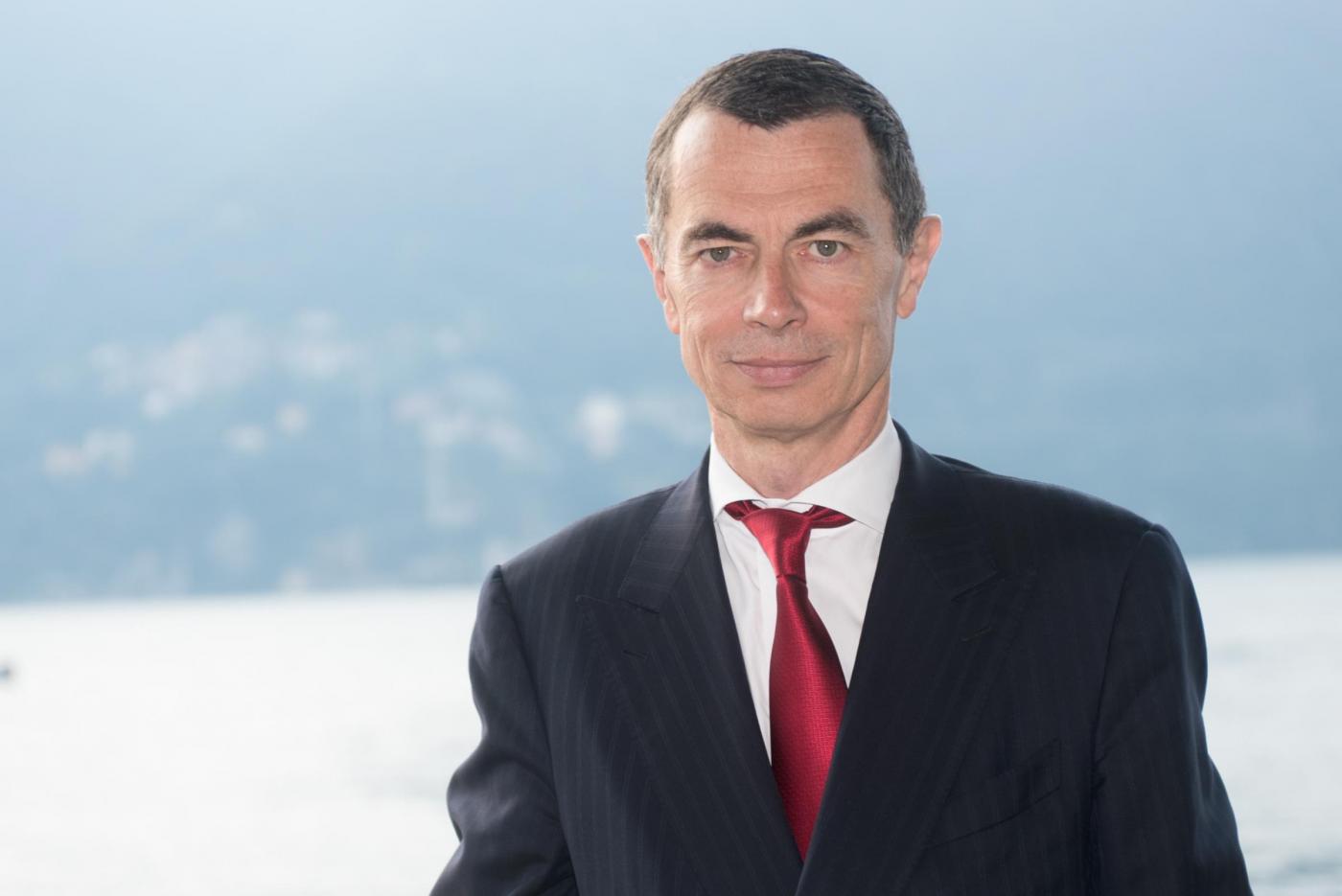 UniCredit, arriva l’annuncio dell’AD Mustier: ‘lascio a scadenza mandato’. Strada spianata per nozze banca con Mps?