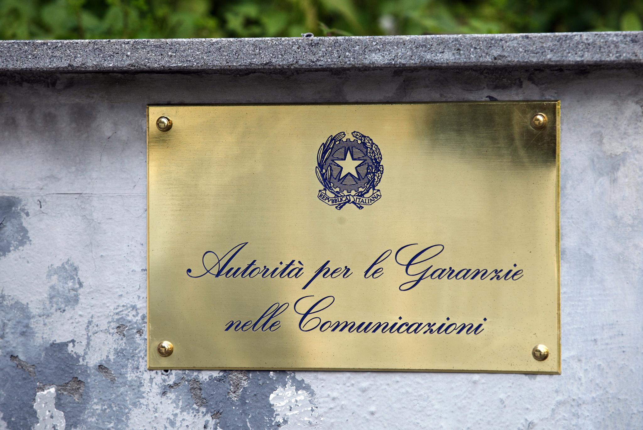 Tlc: spese di recesso non possono eccedere il canone mensile