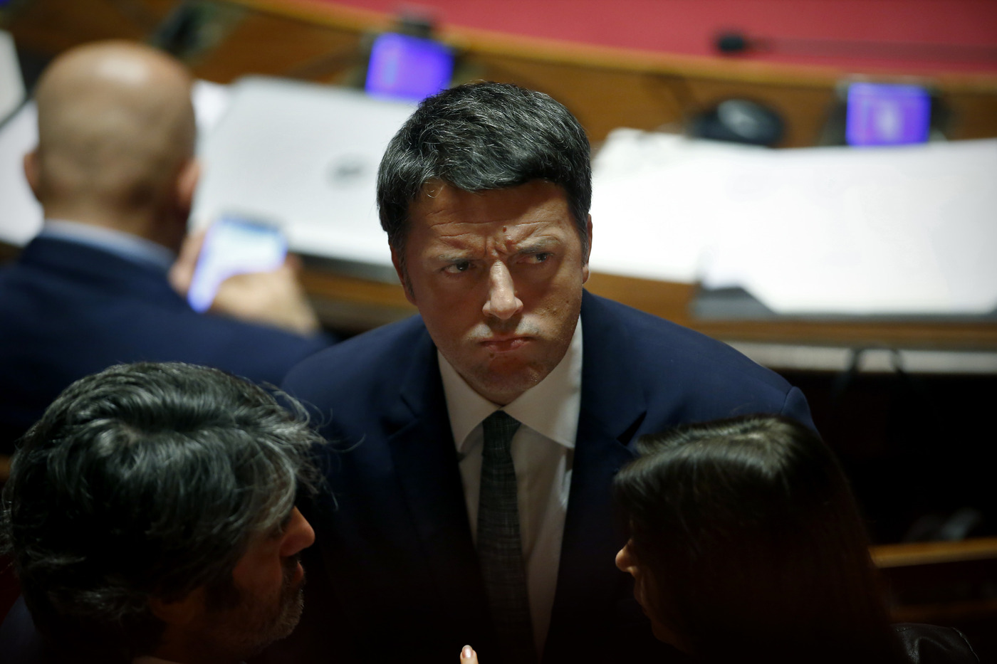 Manovra in Parlamento: Renzi strepita contro tasse, Gualtieri apre a plastic tax con i dovuti se e ma