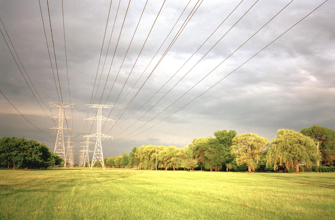 Bolletta elettrica: in 7 anni prezzi lievitati. In Italia calo più contenuto