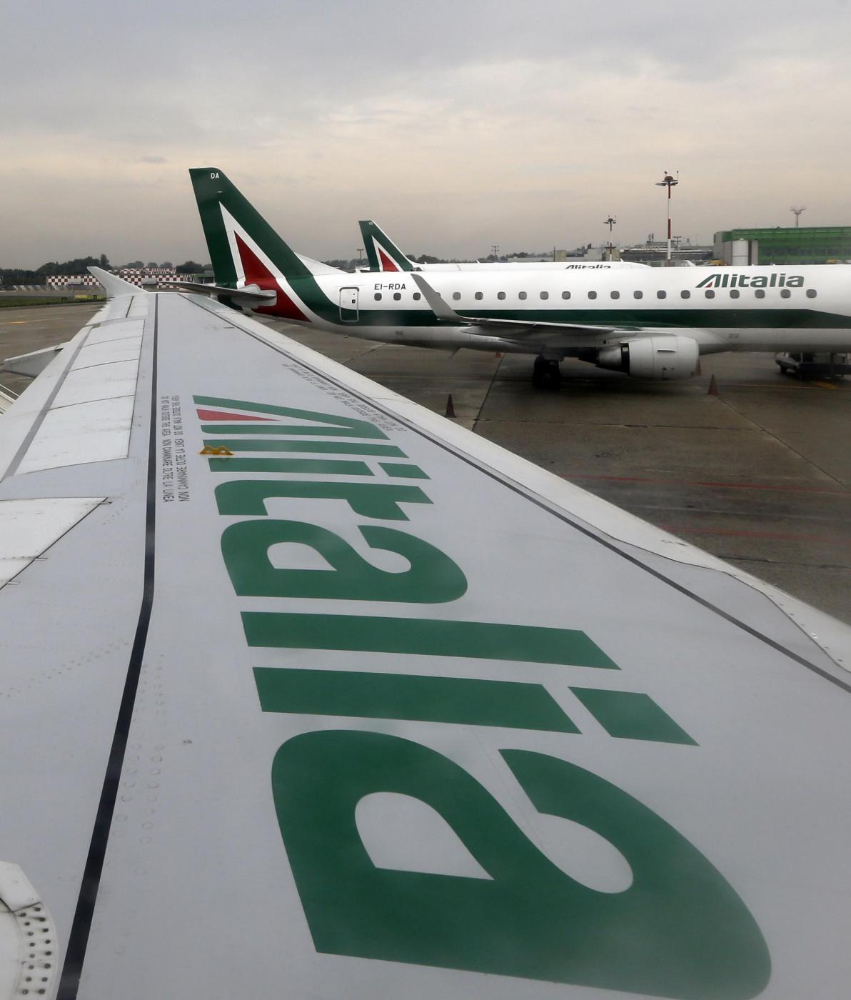 Alitalia e Lufthansa più vicine, domani si parlerà di sinergie ed esuberi