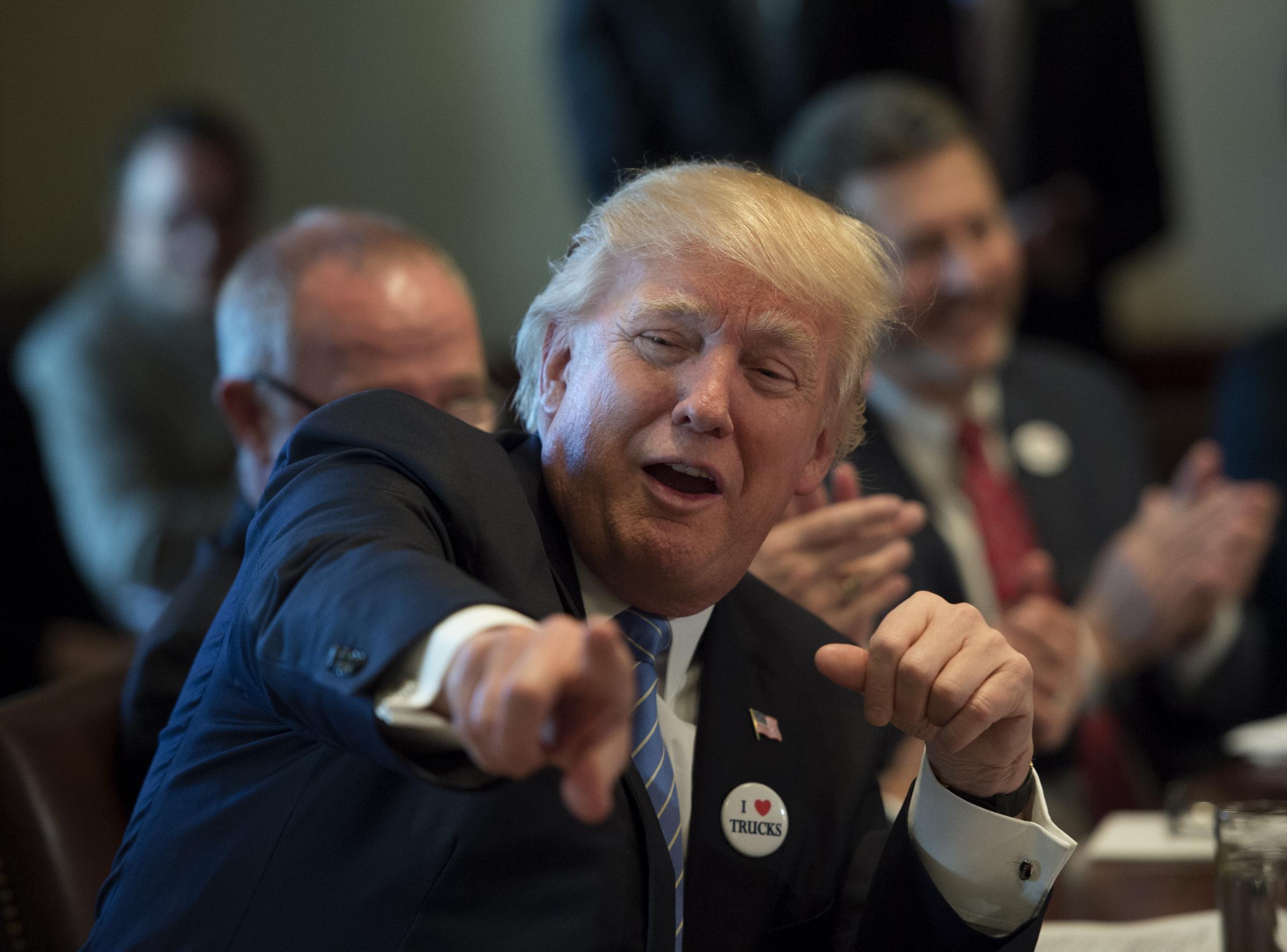 Trump con dazi auto potrebbe distruggere 100mila posti di lavoro negli Usa nel 2019