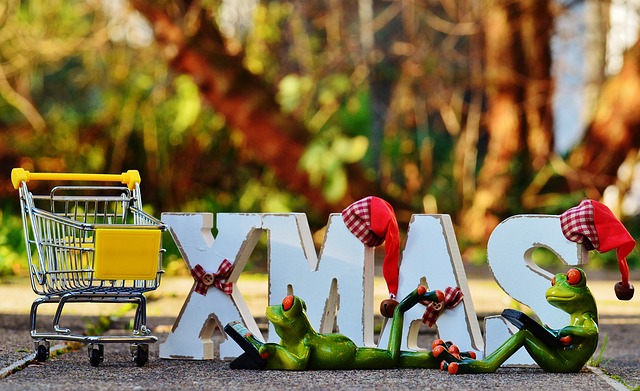 Natale 2018: consumi in crescita del 2,5%, più regali e più cibo ma meno addobbi