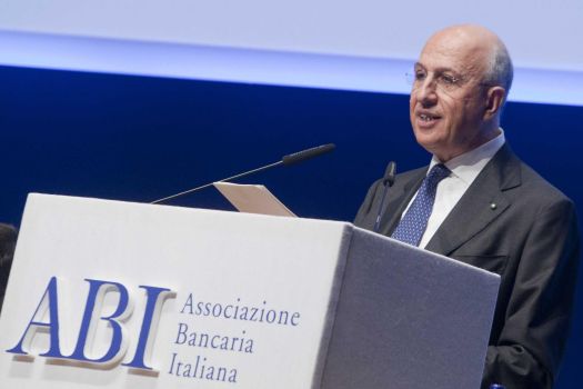 Banche: il rapporto shock su futuri maxi-tagli fa infuriare Abi e sindacati