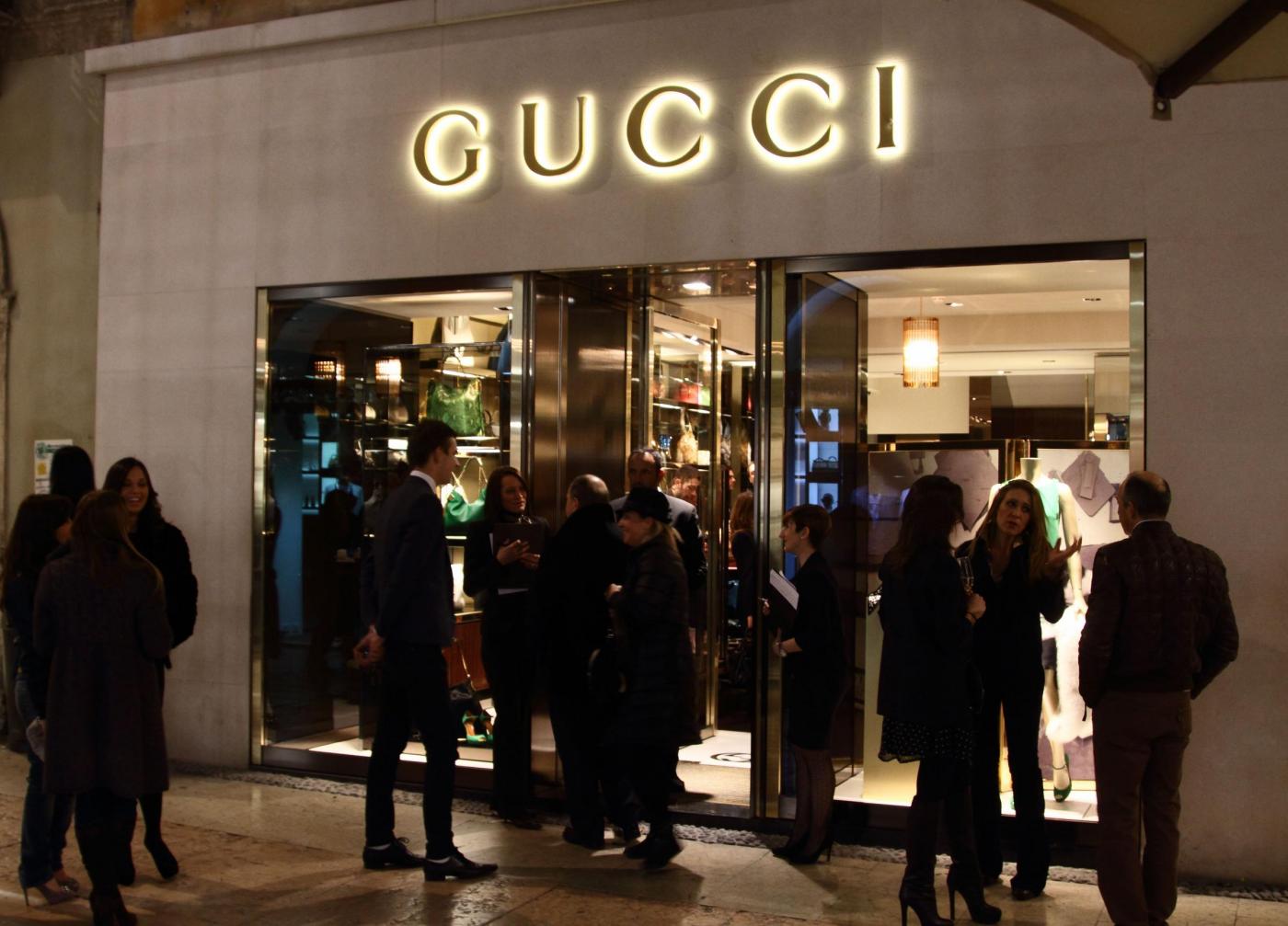 Gucci è il brand italiano di maggiore valore ma la pandemia pesa. Italia vale meno della metà della Francia