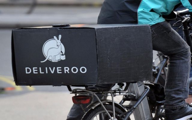 Accoglienza gelida per l’IPO di Deliveroo, anche gli investitori in rivolta per trattamento dei rider