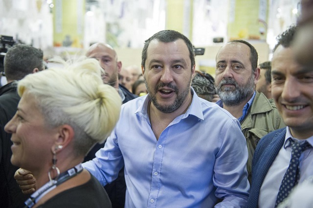 Salvini punta a estendere flat tax a famiglie. Di Maio cauto, mentre UNC avverte: no a scambio con bonus 80 euro