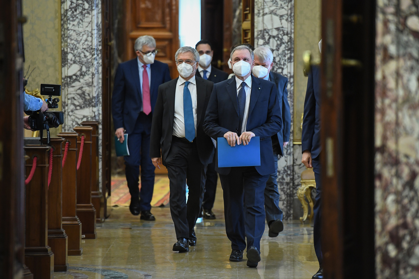 Visco: con MES per Italia solo vantaggi, troika non esiste. Nessuna cacofonia in Bce su euro