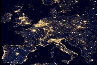 Italia degli sprechi: spesa sei volte superiore alla Germania per l’illuminazione pubblica