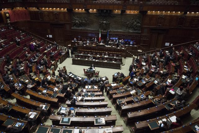 Dal Parlamento sì a scostamento bilancio e PNR. C’è anche il MES, con tanto di shock M5S