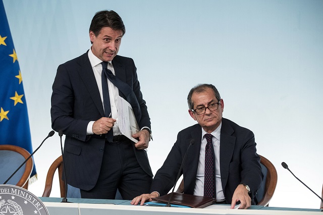 Aumento Iva dal prossimo anno, Conte ammette: “Evitarlo non sarà facile”