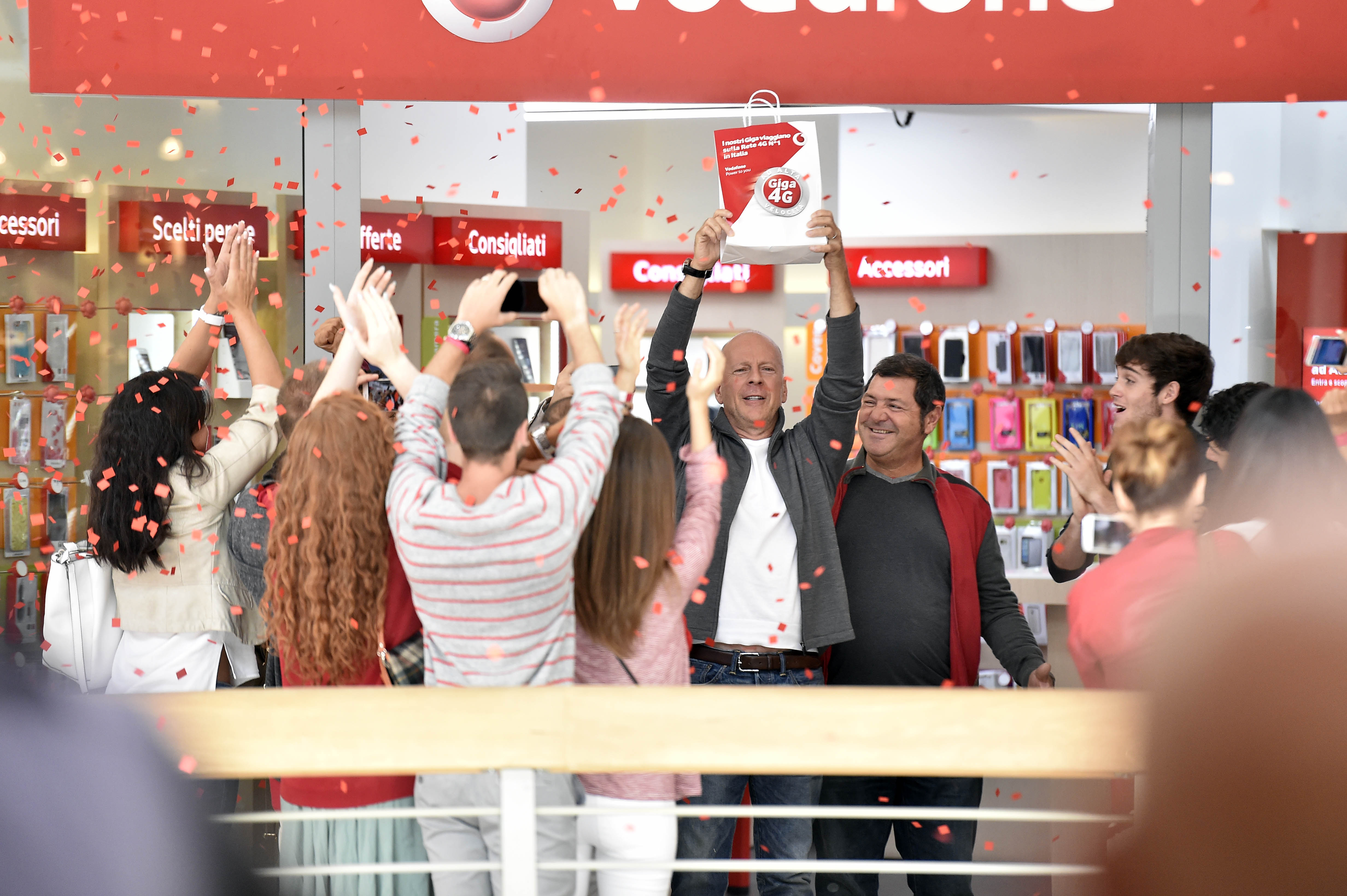 Vodafone sfida Iliad: pronta a lanciare il suo brand low-cost “Ho”. Online il sito