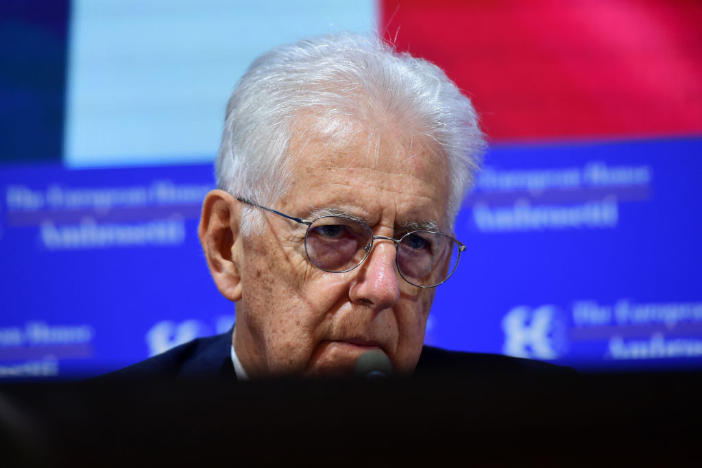 Tassi BTP, Bce deve intervenire con scudo anti-spread? Mario Monti: ‘basta con accattonaggio politica. Un po’ di dignità’