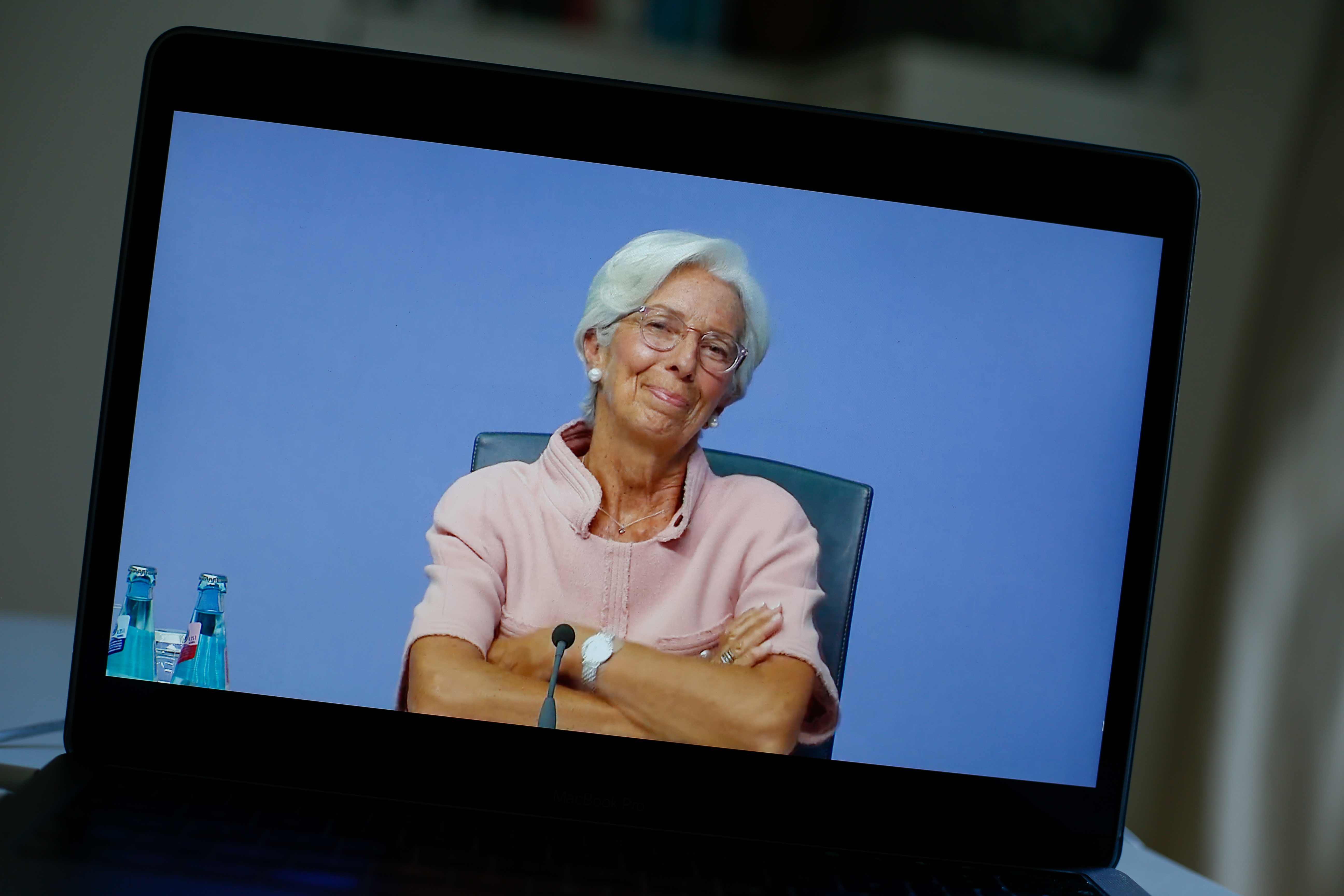 Bce di Lagarde verso Whatever It Takes contro l’inflazione, ma la crescita? Sell sui BTP