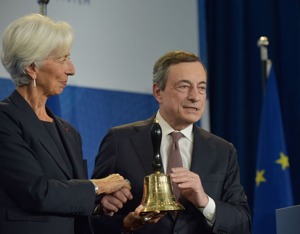 Bce-Day nel giorno dell’addio di Draghi. Scudo anti-spread salva Btp, il dilemma di Christine Lagarde