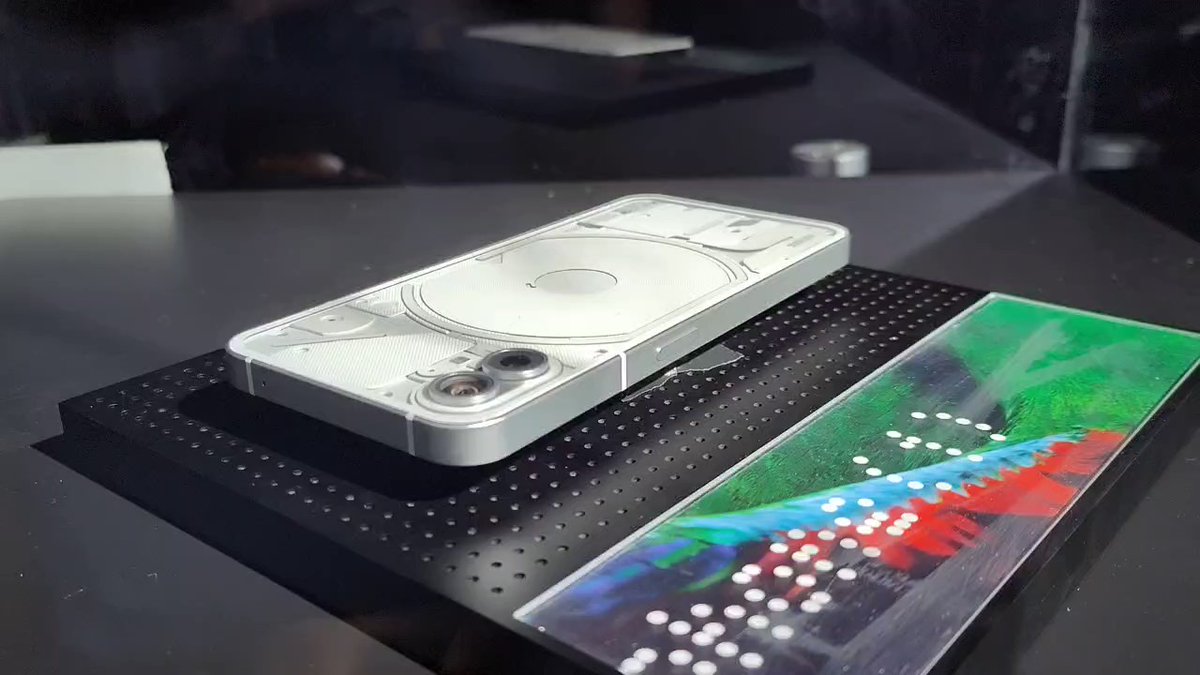 Nothing annuncia il lancio di phone (1) in Italia in esclusiva con WINDTRE