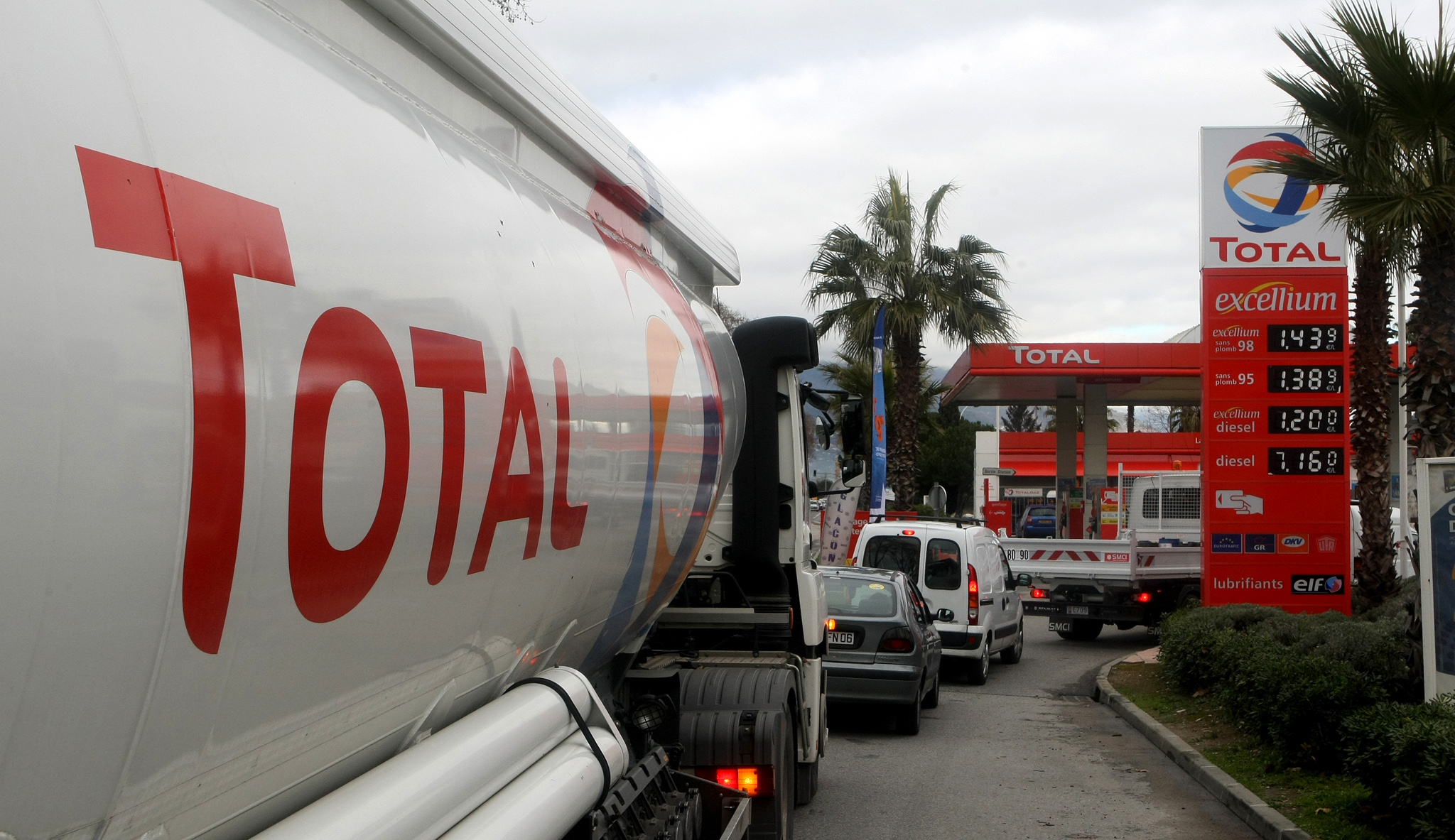 La mossa di Total in Francia per alleviare caro energia, ENI farà lo stesso?