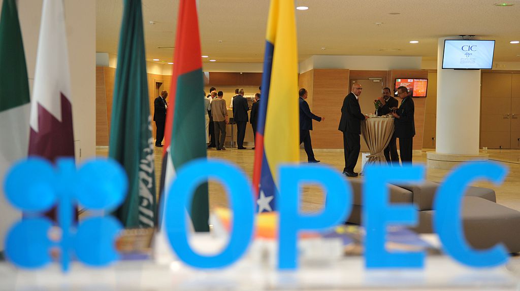 Opec+, ancora un ‘complesso gioco di equilibri’: scetticismo su revisione produzione petrolio a settembre