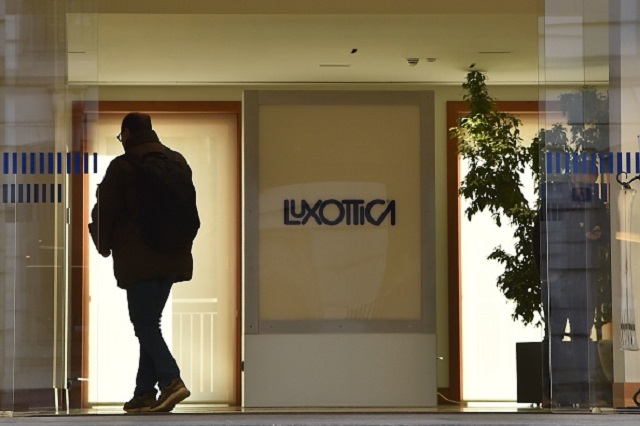 Luxottica, boom di vendite: lavoro di sabato pagato doppio