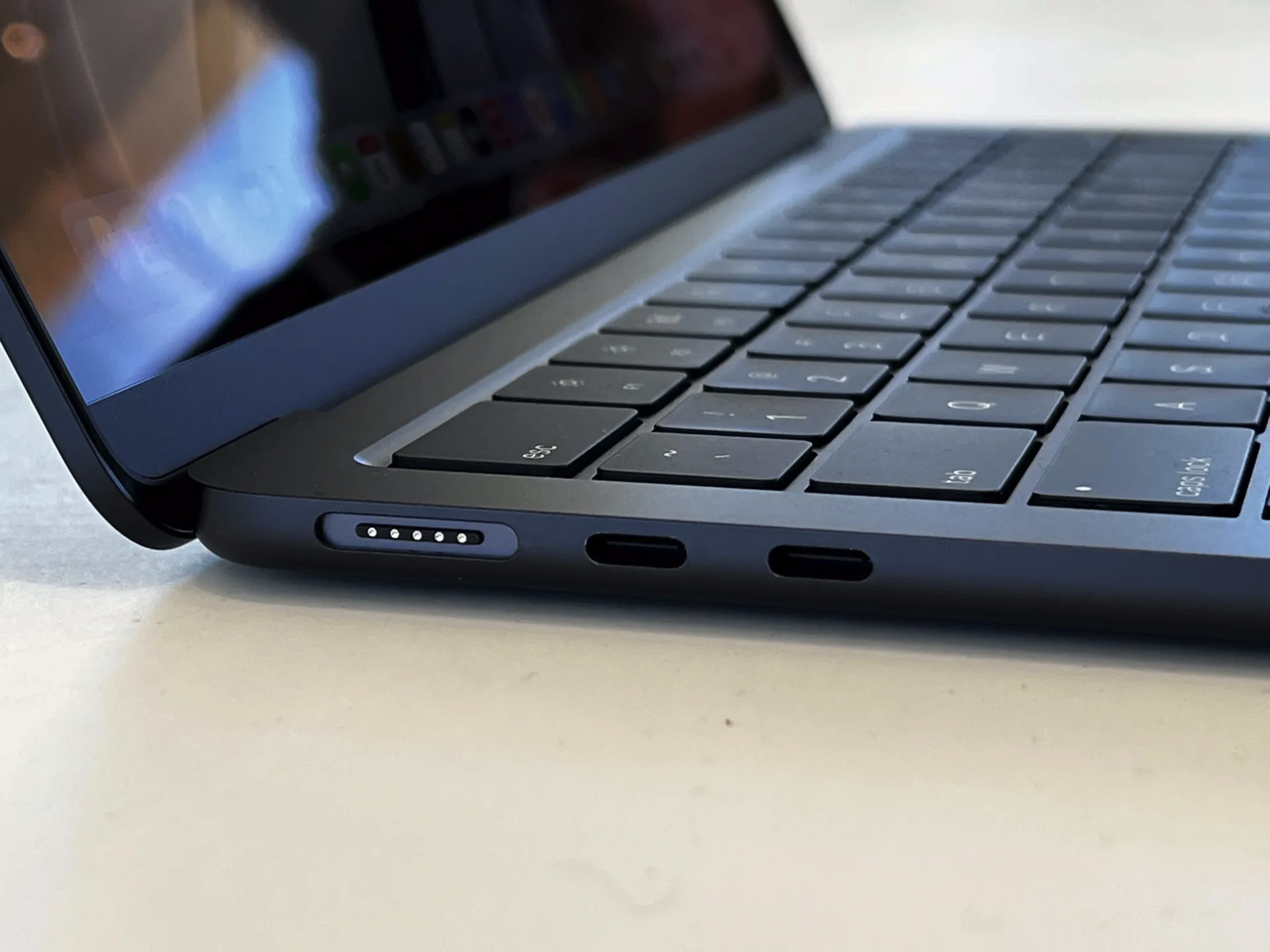 MacBook Air M2 SUBITO a casa tua con lo sconto della promo SETT22 di eBay