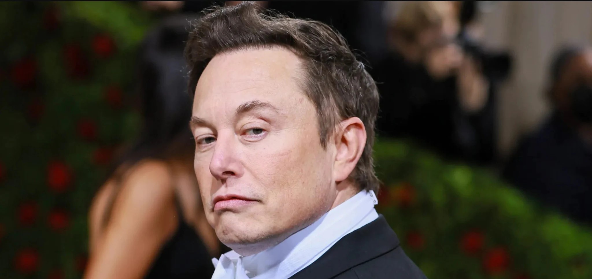 Elon Musk dichiara guerra ad Apple: cosa sta succedendo e perché